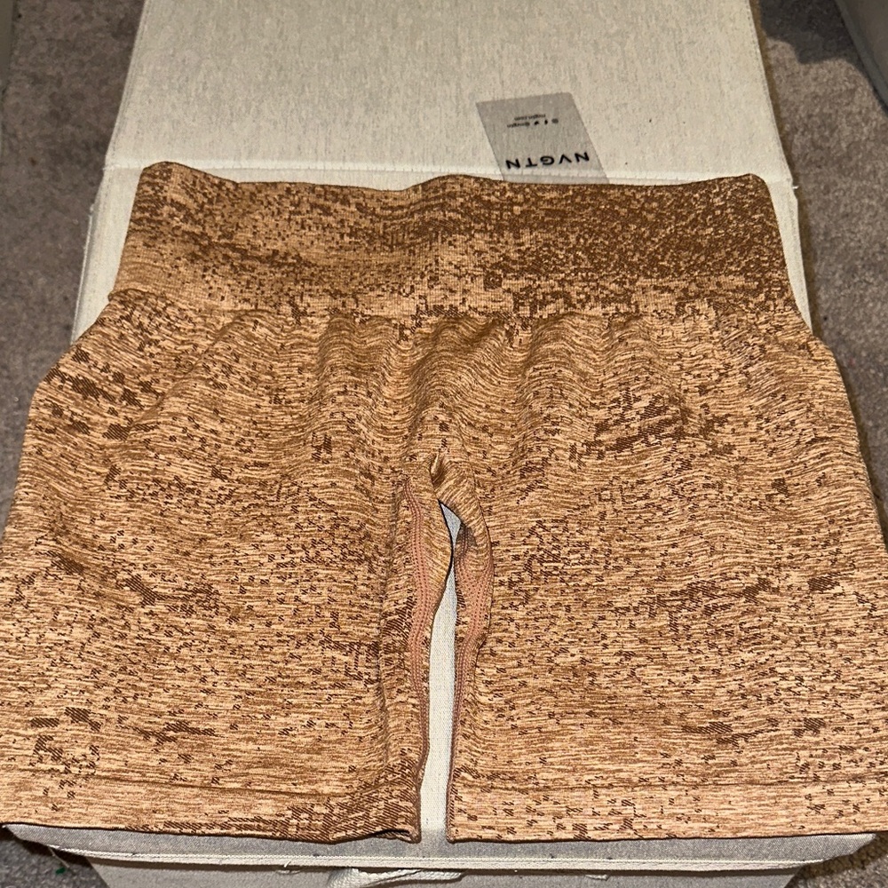 NVGTN sand digital seamless shorts